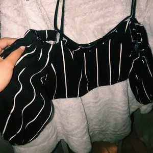 ✨ Adorable Crop Top With a Sweetheart Neckline✨